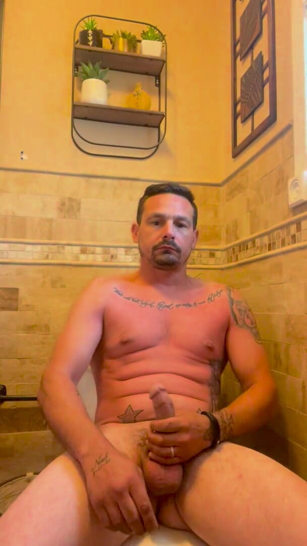 Jerkoff king: Heteroseksüel adam seksi yarakla göt oyunu yapıyor
