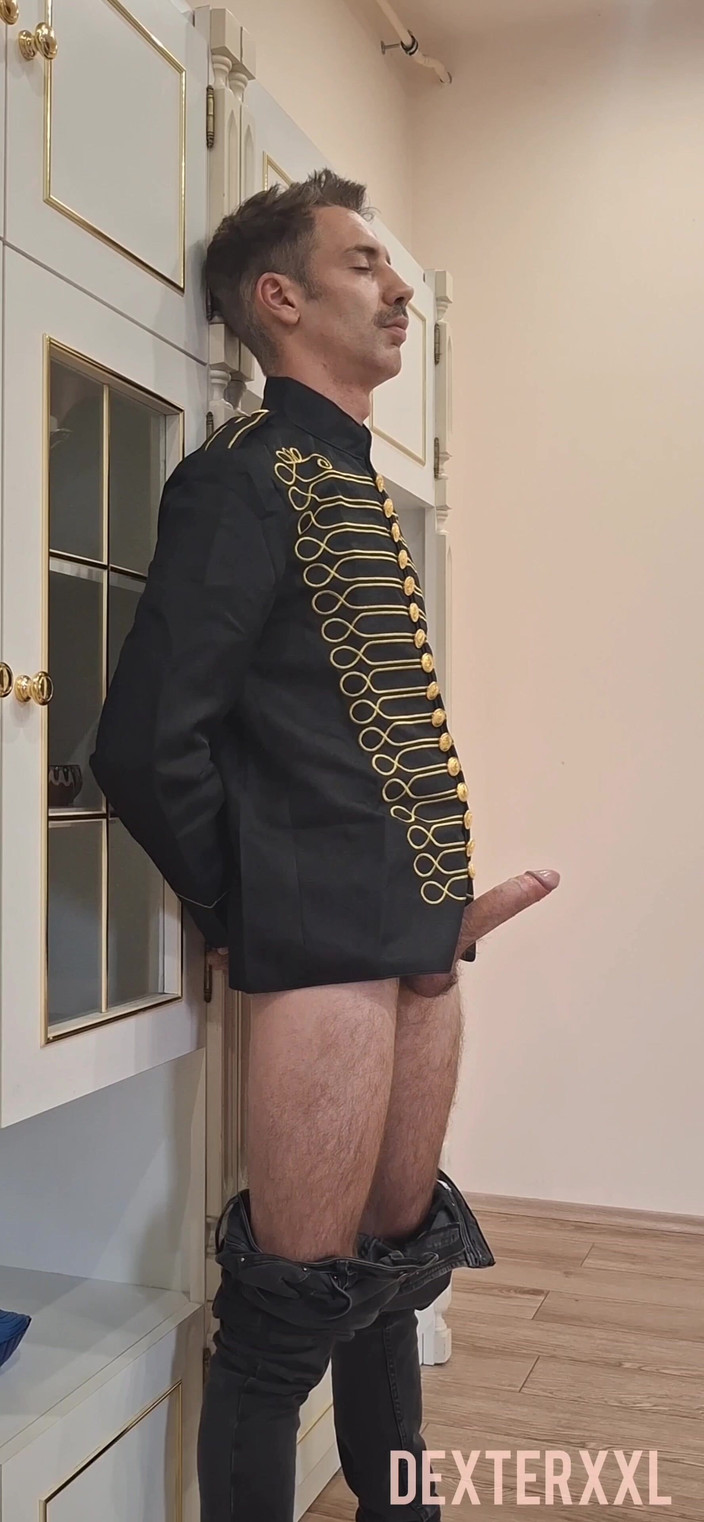 Dexterxxlfun: Tomáš. Táta kouří mladého ptáka. Chcaní po cím.