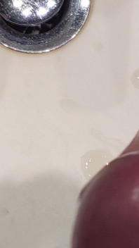 Hotel Bathroom Wanking and Cumming in Front of the Mirrors - Rockardglans