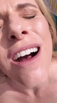 Nicole Rae v análu na jarních prázdninách a čůrání s nevlastní mámou