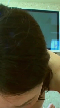 Seksi ve istekli Asyalı nozomi her zaman dondurma gibi yarak emiyor