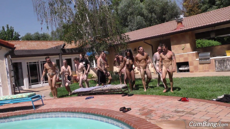 Cum Bang: Festa na piscina de Ébano Daya Knight vira orgia de boquete