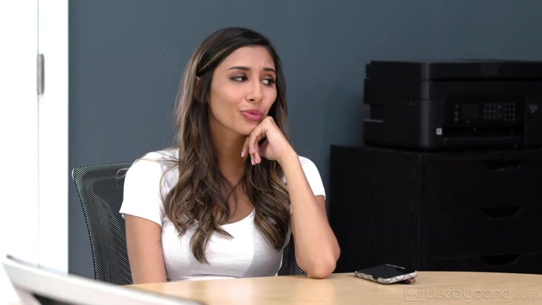 Girlsway: Girlsway - खाली सम्मेलन कक्ष में लेस्बियन gianna dior और Hazel Grace कैंची बेतहाशा