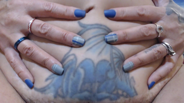 Abby Anna: Belly drops close up