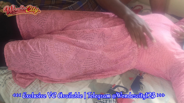 Pushpa studio: Huisvrouw Pink Chudi hete neukpartij in bed