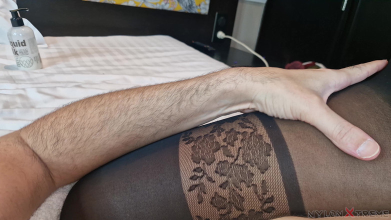 Nylon Xtreme: 视角：朱莉娅·凯特 第一套尼龙毛球女孩