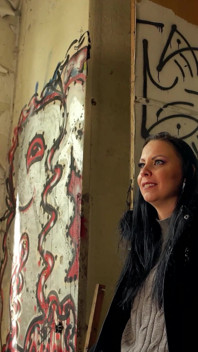 Dvě německé nejlepší kamarádky Julia Parker a Maria Gail mluví s riskantní bez kondomu FFM trojka sexu na ztraceném místě