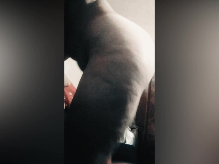 Mr_geenx: Ibu tiri saya homecoming.dia mahu merasakan zakar saya dan memancut...