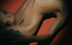 Artesensual: Osvěžující letní den. Femboy semi nahý uprostřed jezera, Sám a...