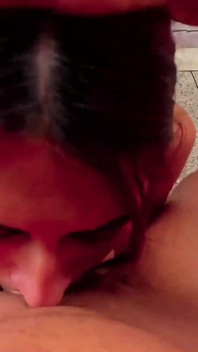 Sesi sepong kontol sama cewek nakal tetanggaku yang lagi sange pov