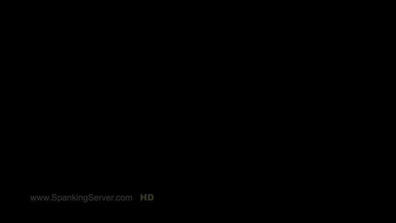 Spanking Server: Tyron krijgt billenkoek in haar bed