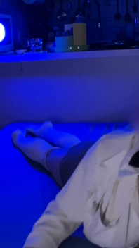 Piccola ragazza con le calze al ginocchio bianche ti stanno stuzzicando la cam 2
