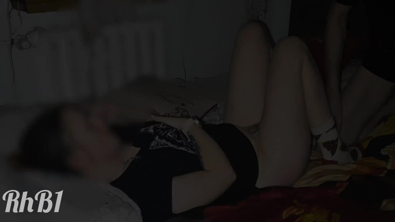Redhead Bunny1: Młoda dziewczyna zostaje ostro zerżnięta rano. Orgazm Asmr
