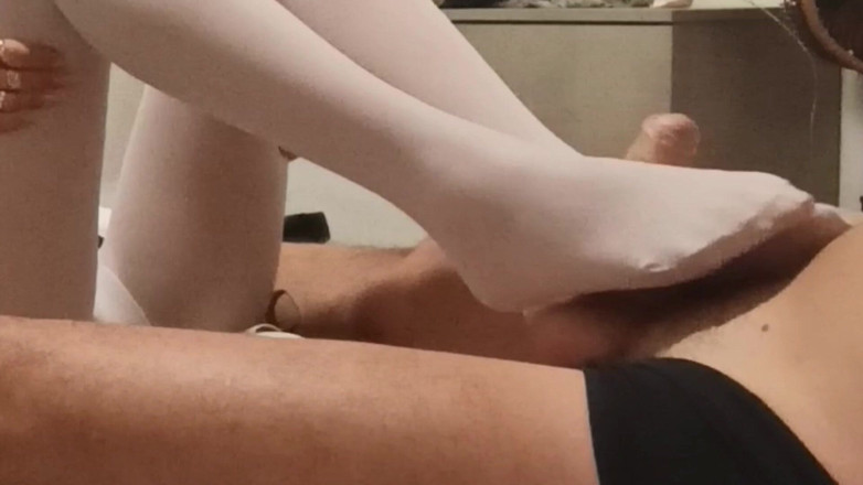 LauraOnHeels: MILF Con Collant E Tacchi Fa Una Sega Con I...