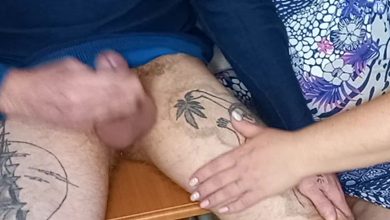 Zona901: Masturbuje mého ptáka v šatně č. 3