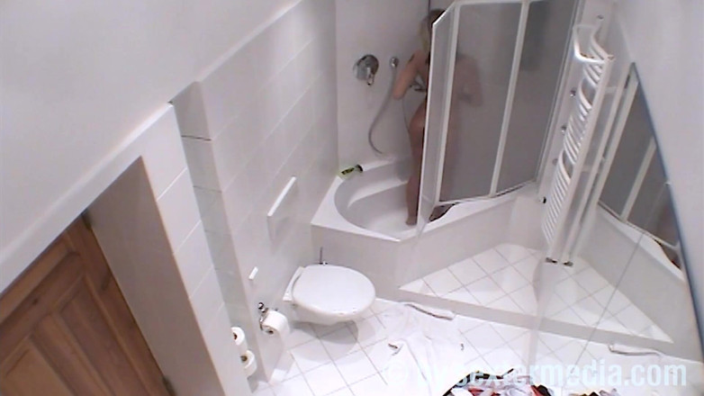 Sextermedia by Pete: Amateur Mamada En El Cuarto De Baño