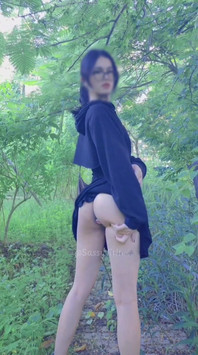 Butt Toy Flash in Parl