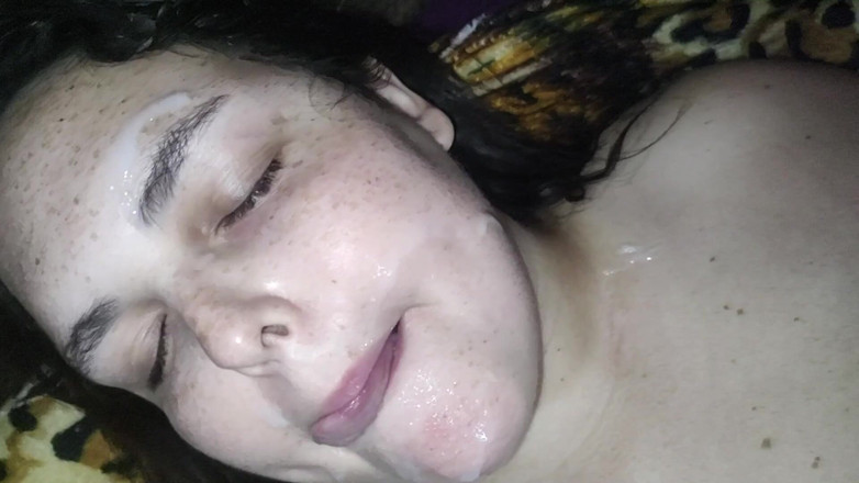 Cuckold Couple Swing: Soția sexy are un fetiș pentru fututul prietenului ei student și...