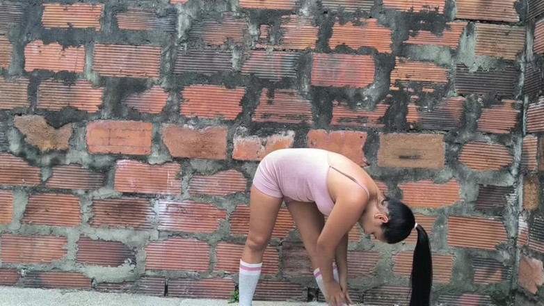 Isabel: Estirar afuera y orinar mi ropa de gimnasio