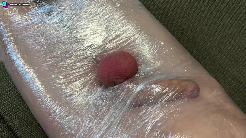 David Marcek: Testicule expuse direct la distrugere! Testicule ca un sac de...