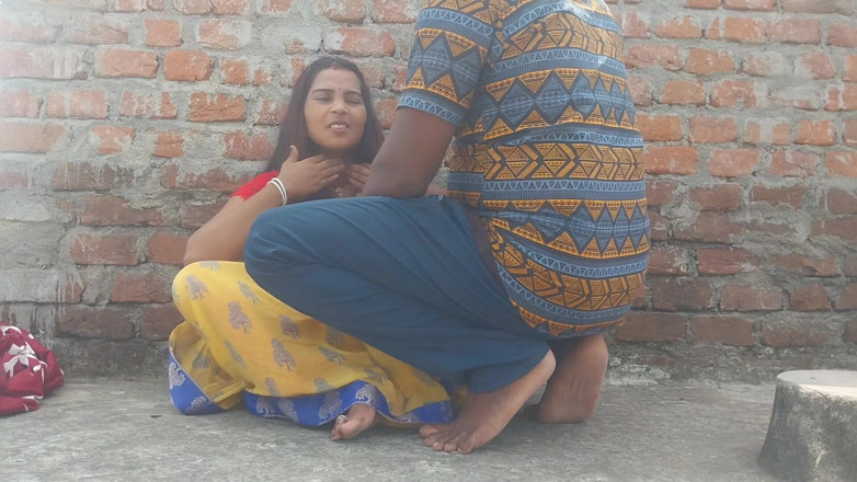 Pooja raniji: Deshi Pooja Bhabhi Come in Oldest House Chhat Fast Floor...