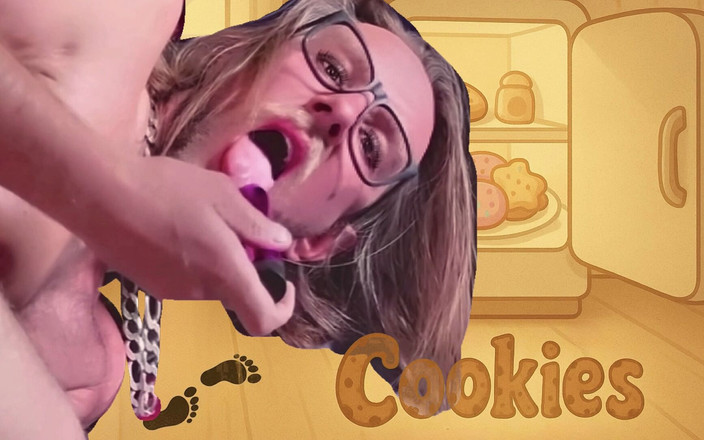 Cookies: Ця транс-красуня з вібратором в дупі має великий оргазм, який її можуть почути сусіди