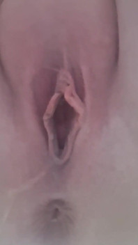 Memek becekku lagi asik dicrot di dalam