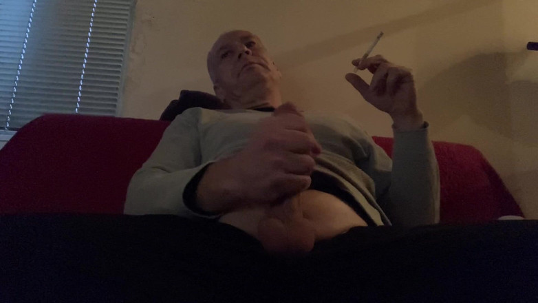 Alex Igogo: Hút thuốc và thủ dâm