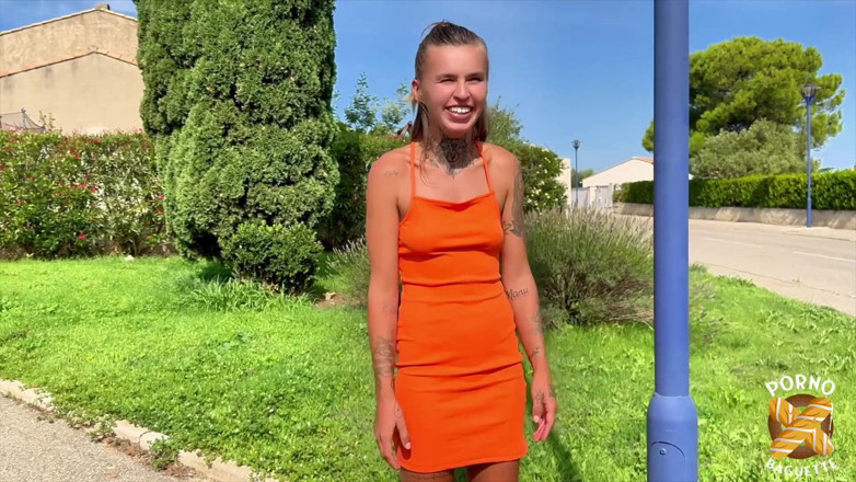 Porno Baguette: Mélanie, frumoasa blondă, vrea să fie futută foarte tare