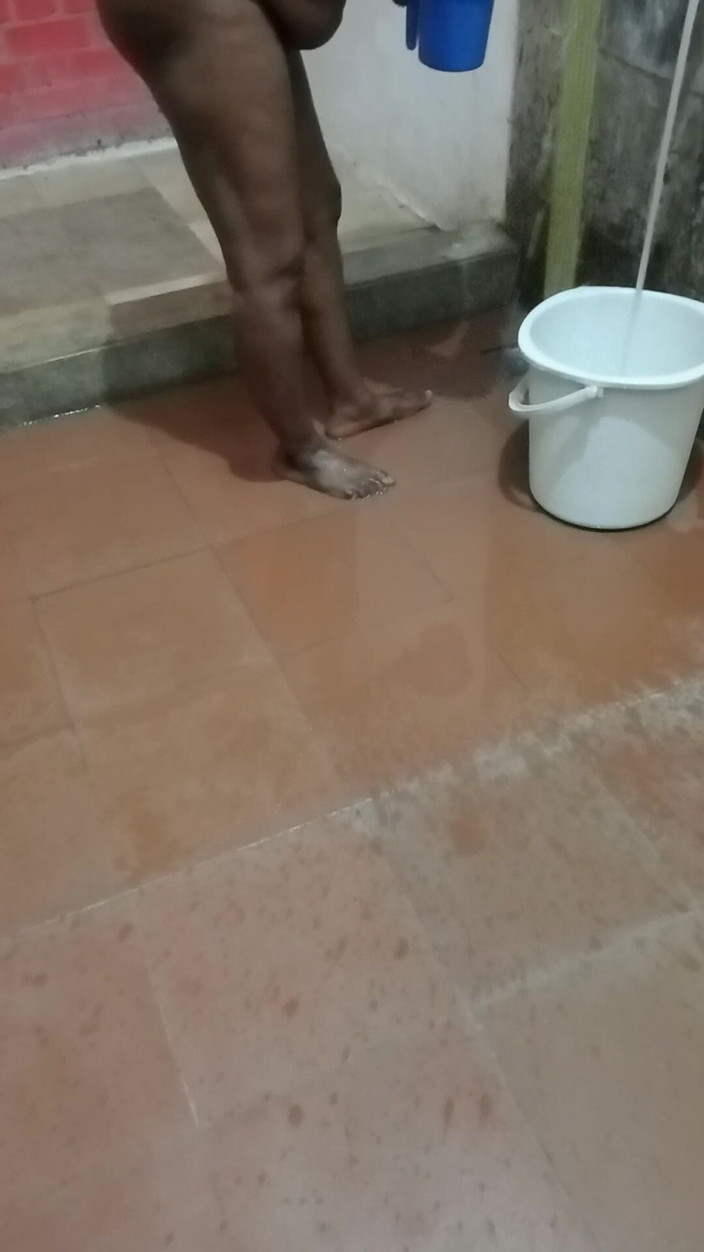 Tamil lesbian: După sex, spălat