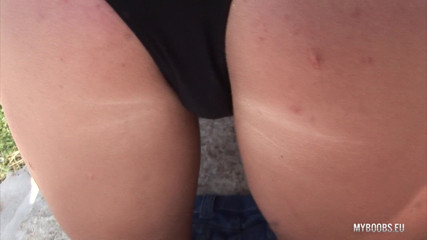 My Boobs: Trójkąt cycata laska na plaży z wibratorem