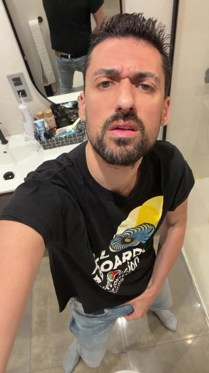 Liam Harding: Hot Stepdaddy Jerking off Like Crazy in Public Bathroom