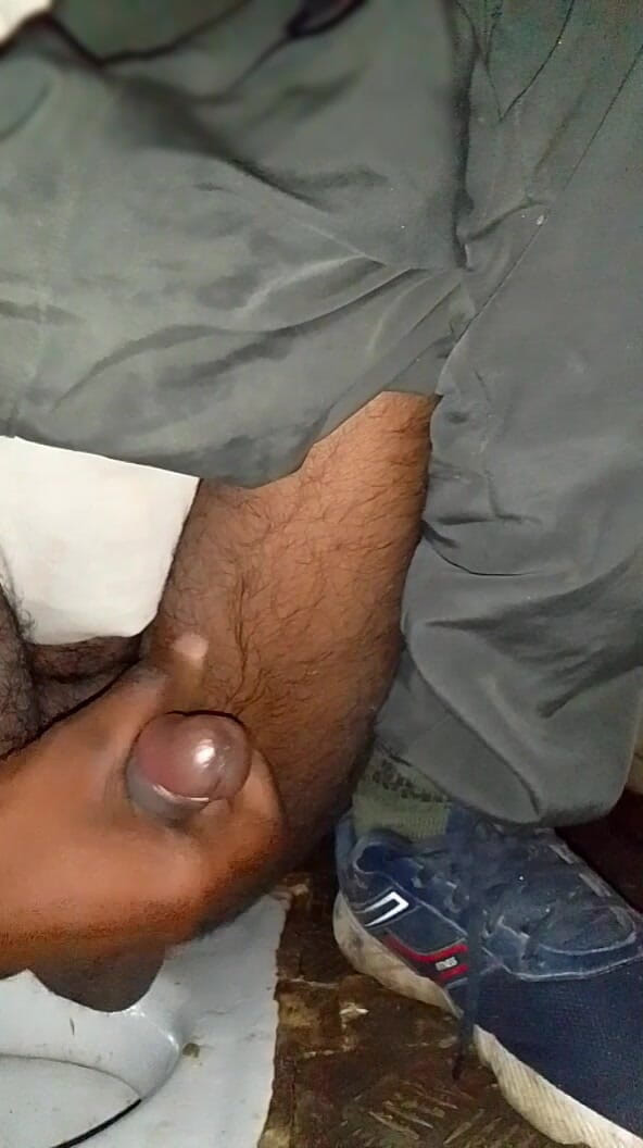 Aashiq: Ragazzo del villaggio si masturba indossando una maglietta inferiore