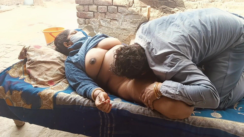 Yourgeeta8899: Dorf-Desi-tante wurde von ihrem nachbarn sehr liebevoll gefickt (voll Hindi Oudio)