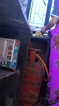 Bhabi Kitchen Me Kam Kar Rahi Thi Tab Devar Aya Aur Doggy Banake Choda