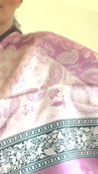 Lady Victoria Valente ukazuje elegantní, barevné hedvábné šátky