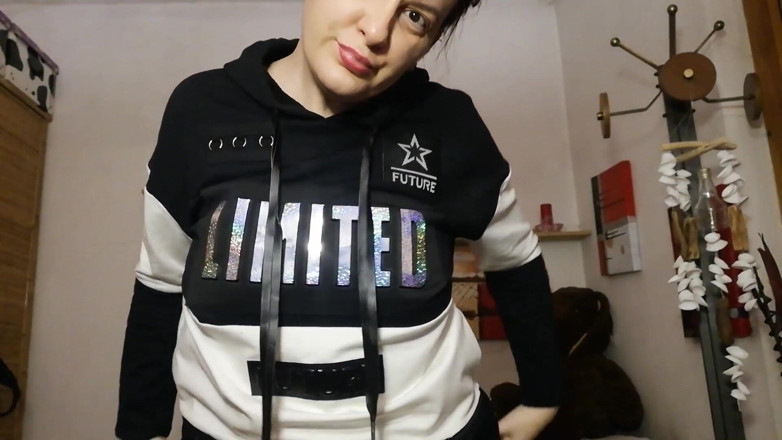 Nicoletta Embassi: Zpocená podpaží costum video