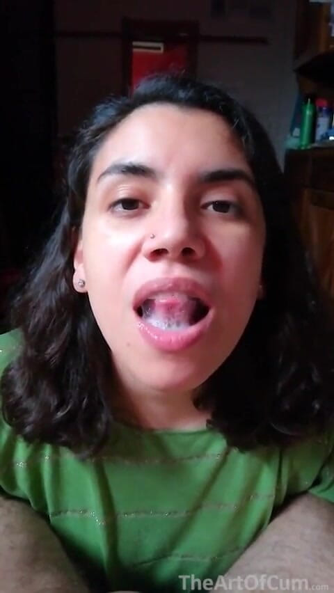 TheArtOfCum: Rapidinha! POV boquete e lambendo porra das mãos