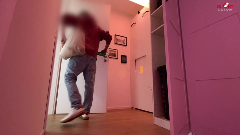 GLORYHOLEGAYS: Cookie &amp; Cream Spezial - Der Typ Spritzt Eine Riesenladung Auf Den...