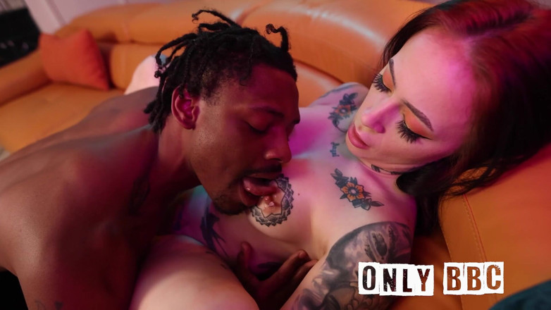 ONLY BBC: Dövmeli pawg faith vixxen büyük zenci tarafından sikiliyor ve genişletiliyor
