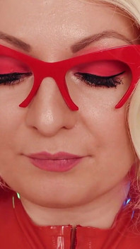 Asmr : gants en vinyle nitrile (blogueuse Arya Grander en latex et caoutchouc costume d'Halloween)