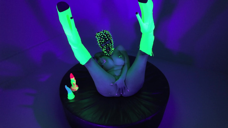 EdgesOfReality: Neon Scopa Solo Rave