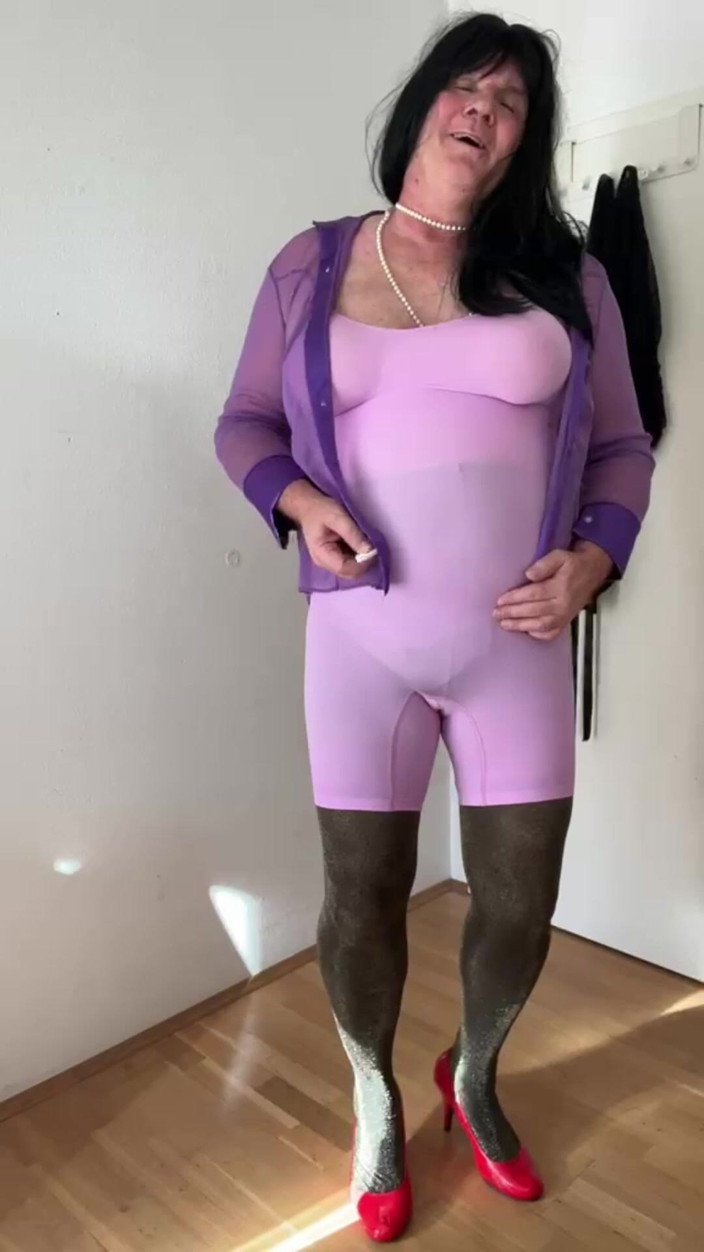Nylon-Lottchen: Pink Shape Wear with Pantyhose