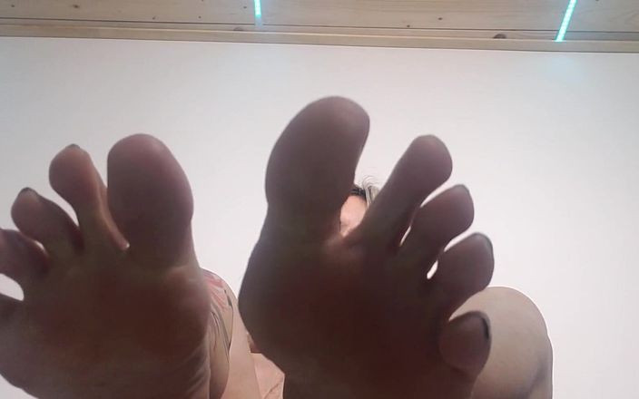 Mary Rider Pornstar: #footjoy.... #cum on My #feet While I Countdown
