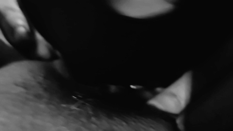 Misses Dickinson and Roughael: Comiendo coño, digitación y bofetadas