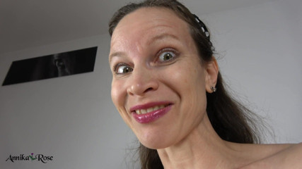 Annika Rose: Mega gritando con orgasmo en primer plano