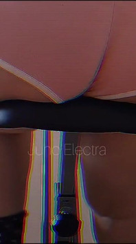 ショートパンツのデブが自転車に乗る