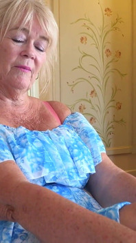 Ajudys - คุณแม่เลี้ยง GILF Mrs. Randy Raz จับได้ว่าขโมยกางเกงในเธอ