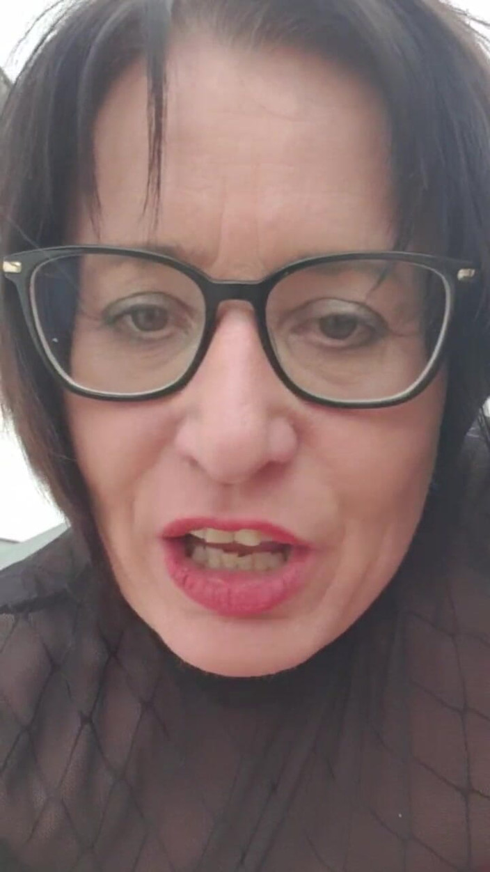 JulieEroticDress: Dildo na terase