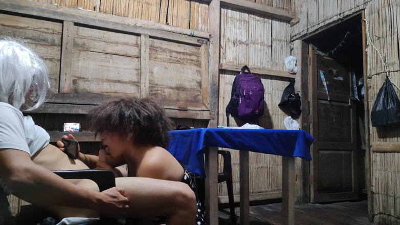 Martin13: 继母说她会奖励我一个很棒的口交，她做到了